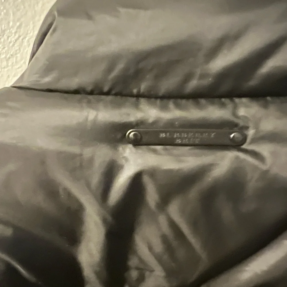 Burberry Black Puffer Jacket with Modern Quilting (SP) - Picture 4 of 14